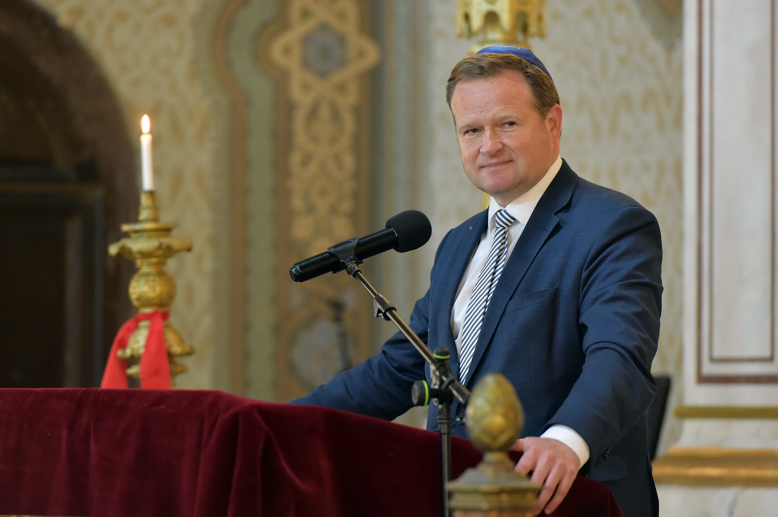 Frank Schwabe in the reopened Citadel Synagogue in Timisoara, Romania